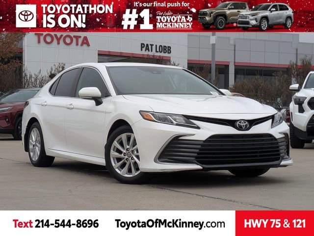 2024 Toyota Camry LE's photo