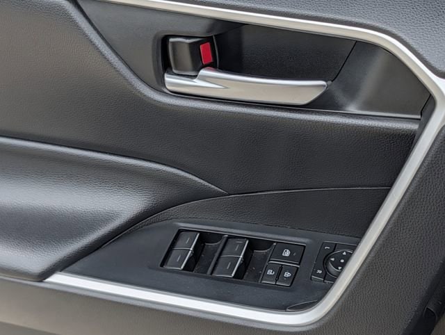 2022 Toyota RAV4 XLE - Photo 23