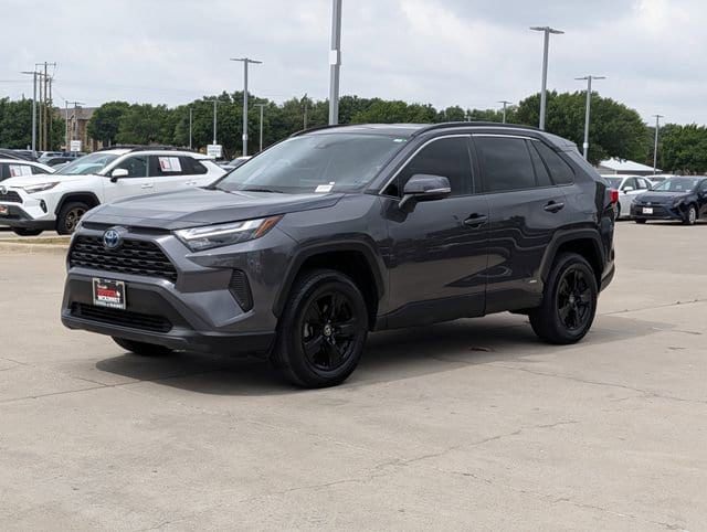 2022 Toyota RAV4 XLE - Photo 9