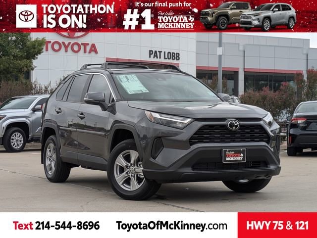 2025 Toyota RAV4 XLE's photo