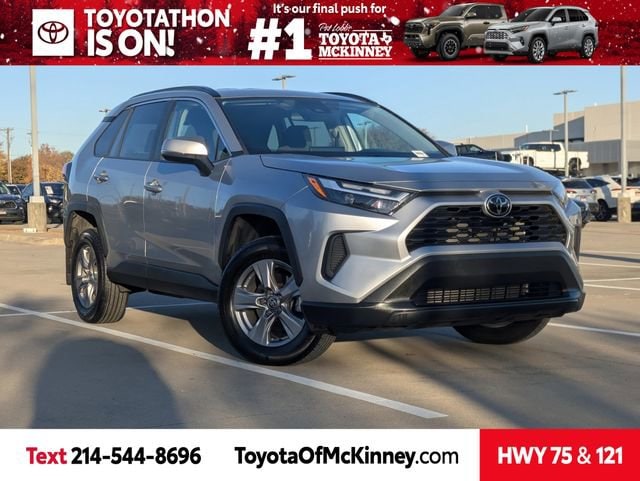2024 Toyota RAV4 XLE's photo