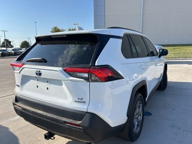 2022 Toyota RAV4 Hybrid LE photo 3