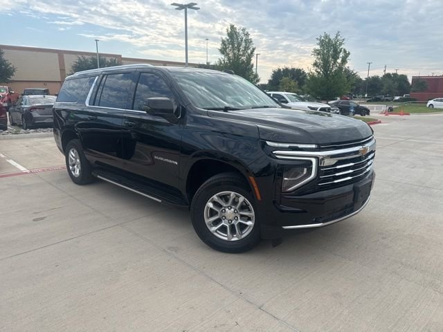 2025 Chevrolet Suburban LT 2WD's photo