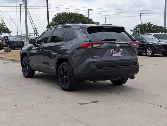 2022 Toyota RAV4 XLE - Photo 8