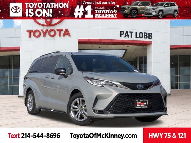 2023 Toyota Sienna XSE's photo