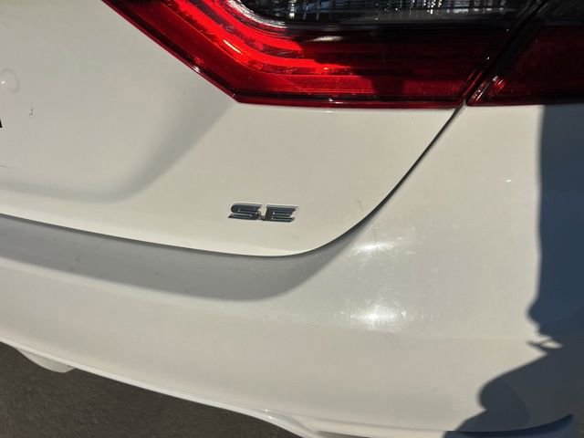2022 Toyota Camry SE photo 4