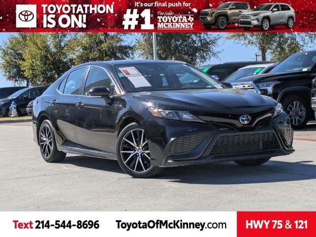 2024 Toyota Camry SE's photo