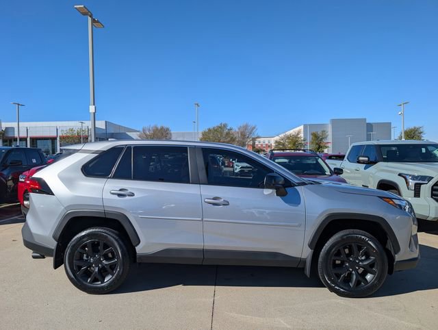 2025 Toyota RAV4 LE photo 3