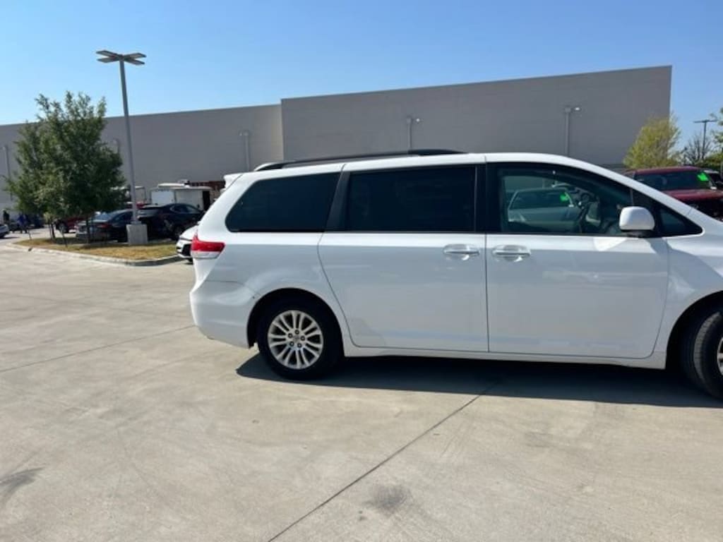 Used 2014 Toyota Sienna XLE Van