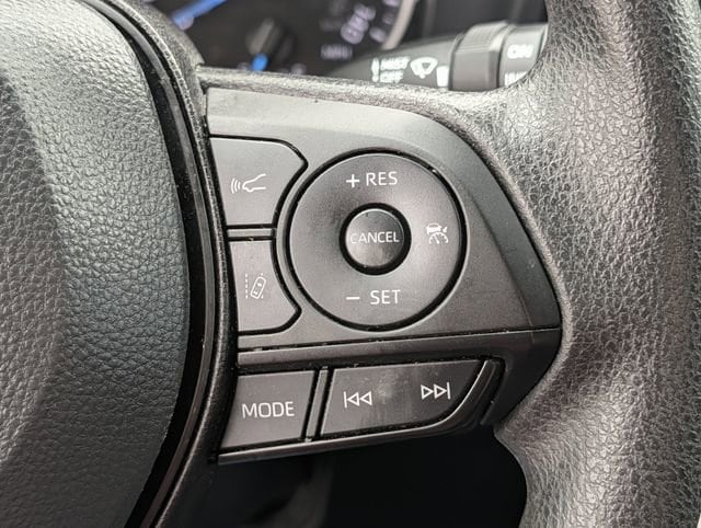 2022 Toyota RAV4 XLE - Photo 19