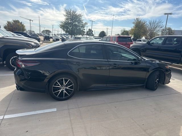 2024 Toyota Camry SE photo 3