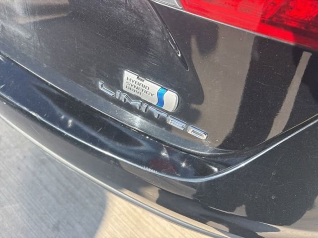 Used 2016 Toyota Avalon Hybrid Limited Sedan