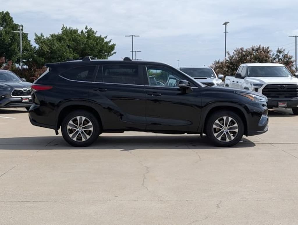 Used 2023 Toyota Highlander XLE SUV