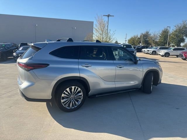 2024 Toyota Highlander Platinum photo 3