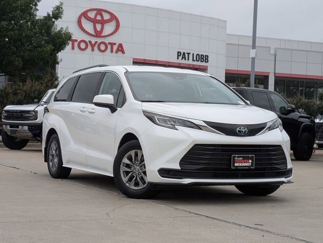 Used 2022 Toyota Sienna LE with VIN 5TDKRKEC1NS078207 for sale in Mckinney, TX
