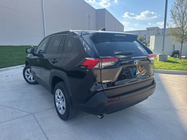 2024 Toyota RAV4 LE photo 4