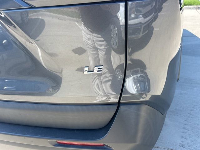 2021 Toyota RAV4 LE photo 3