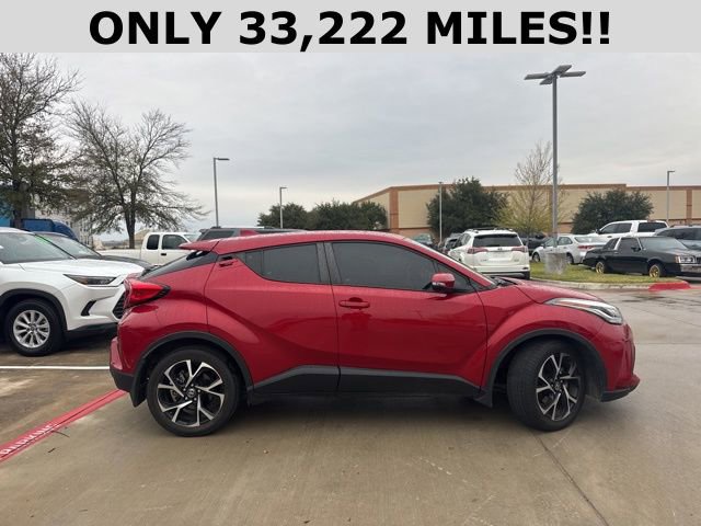 2022 Toyota C-HR XLE photo 2