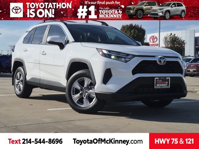 2025 Toyota RAV4 XLE's photo