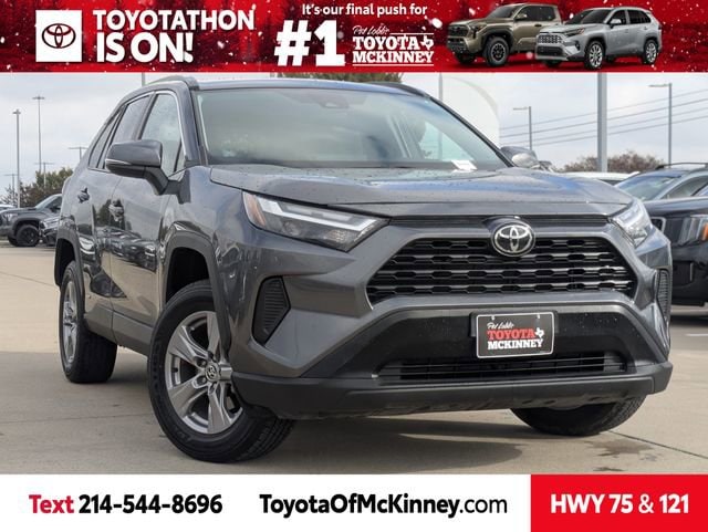 2025 Toyota RAV4 XLE's photo