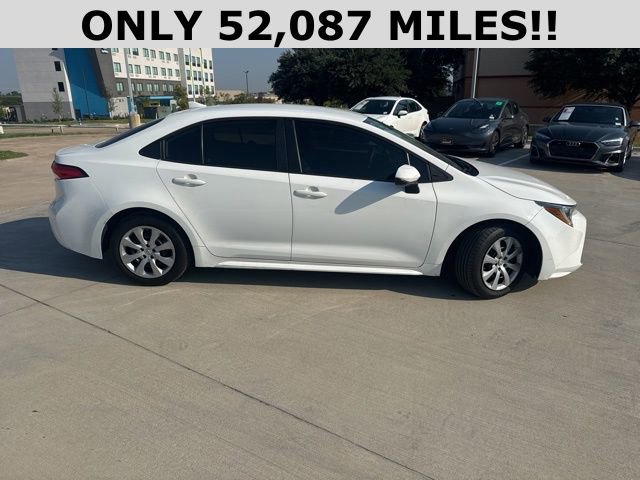 2022 Toyota Corolla LE photo 2