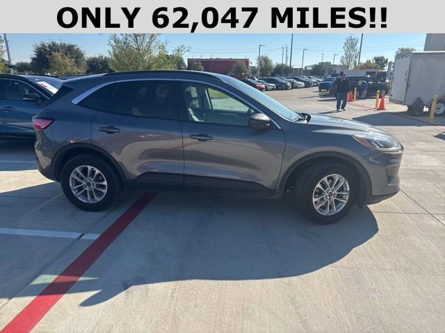 2022 Ford Escape SE photo 2