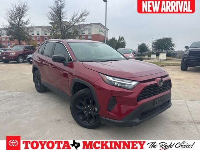 2024 Toyota RAV4 LE's photo