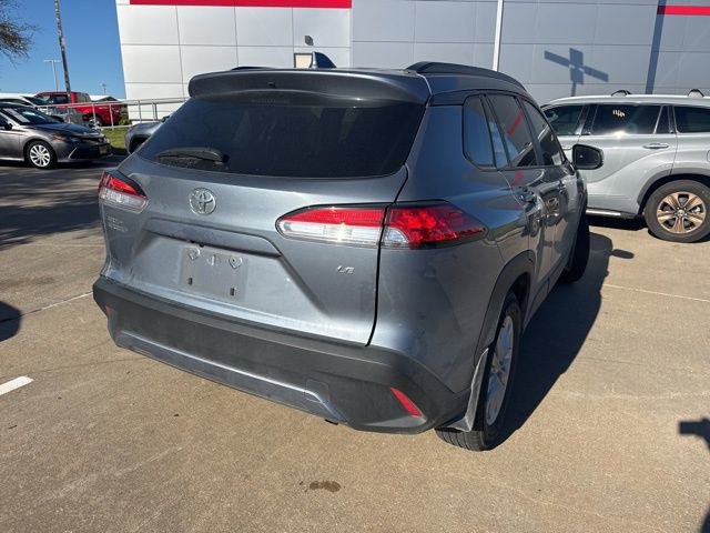 2023 Toyota Corolla Cross LE photo 3