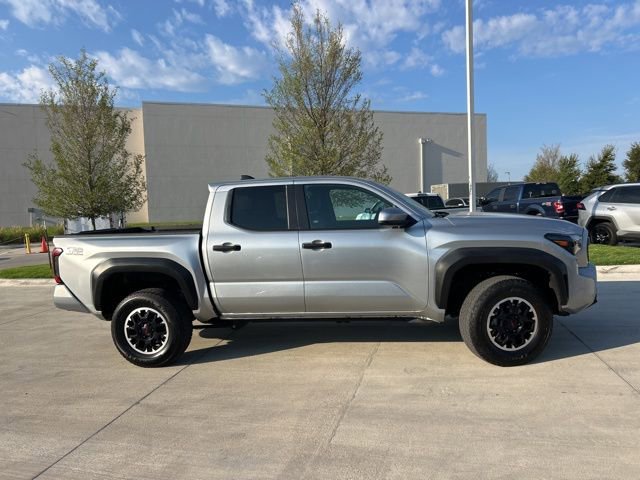 2024 Toyota Tacoma TRD Off-Road photo 2