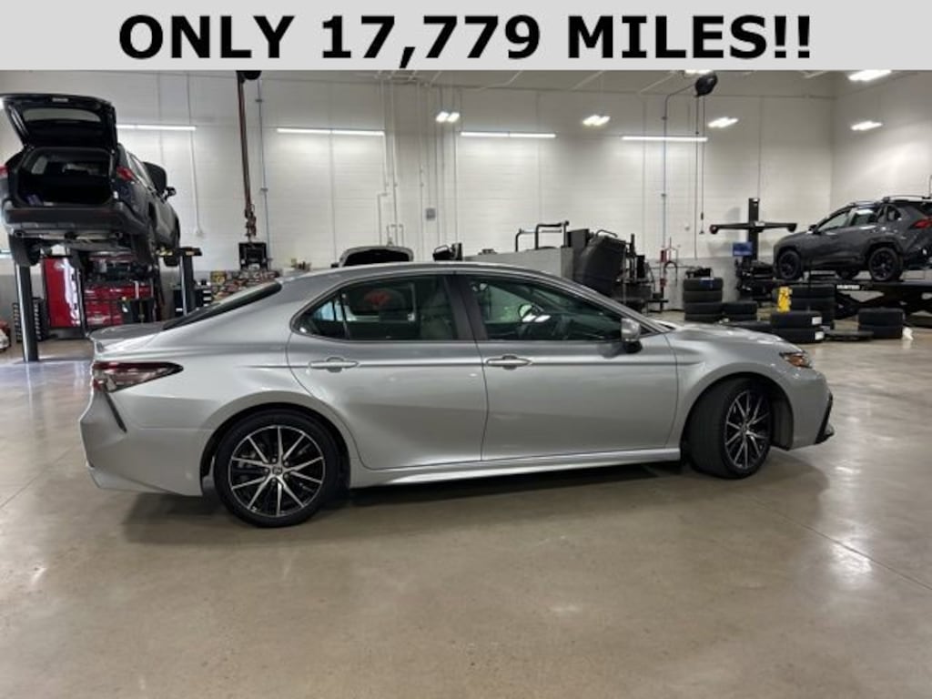 Used 2022 Toyota Camry Hybrid SE Sedan