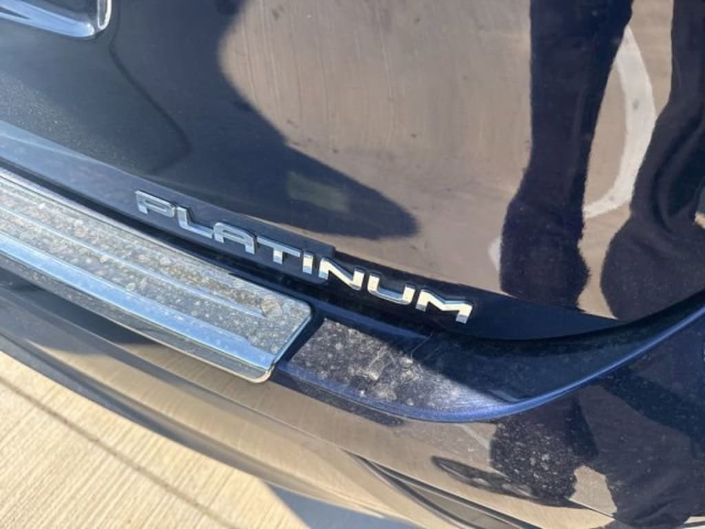 Used 2023 Toyota Highlander Hybrid Platinum SUV