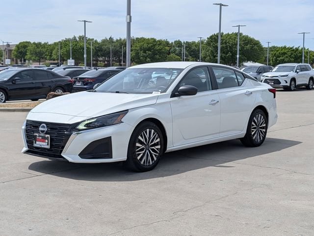 2025 Nissan Altima SV - Photo 10