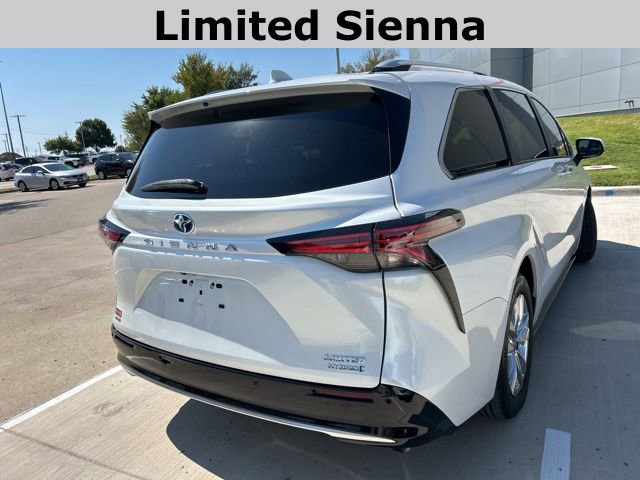 2023 Toyota Sienna Limited photo 3