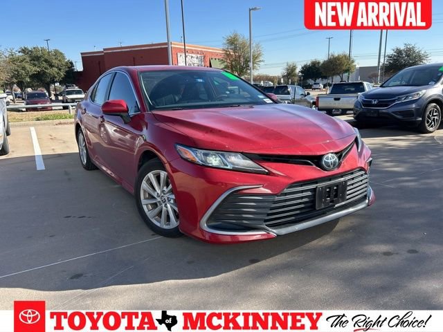 2023 Toyota Camry LE's photo