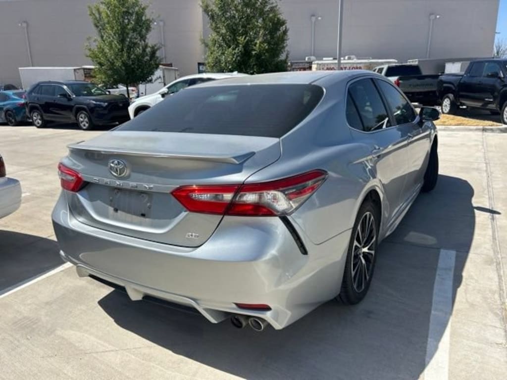 Used 2018 Toyota Camry SE Sedan