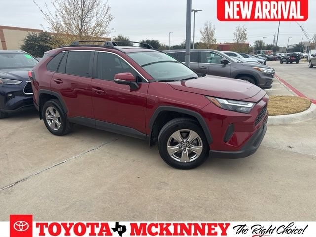 2023 Toyota RAV4 XLE's photo
