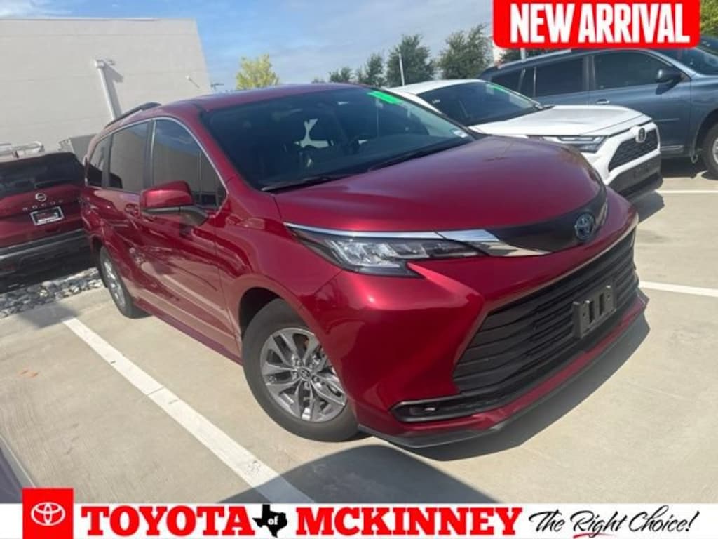 Used 2023 Toyota Sienna LE Van Passenger Van