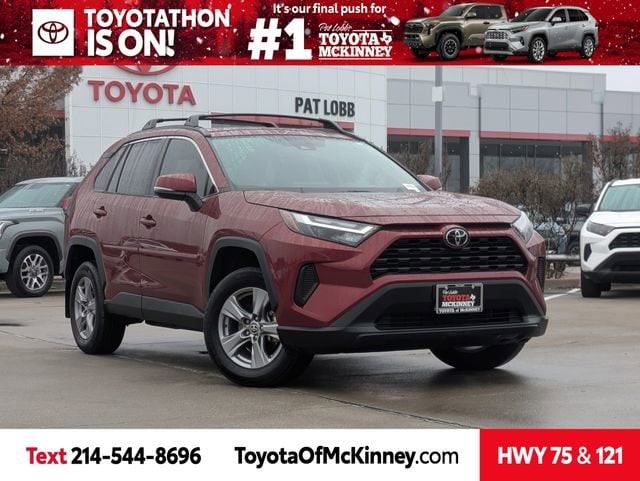 2024 Toyota RAV4 XLE's photo