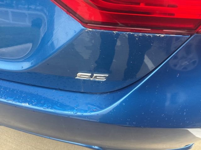 2018 Toyota Camry SE XLE photo 3