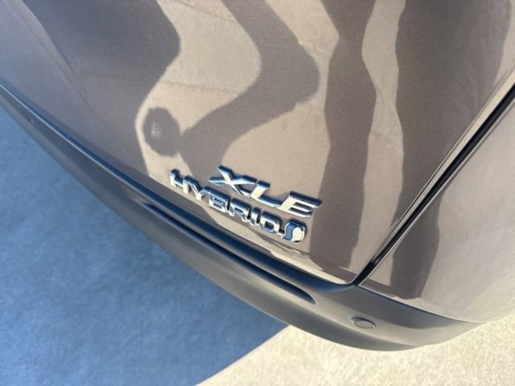 Used 2022 Toyota Sienna XLE Van Passenger Van