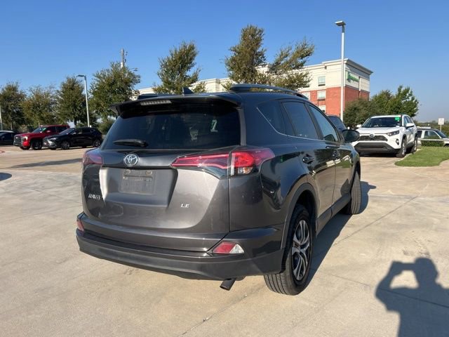 2017 Toyota RAV4 LE photo 3