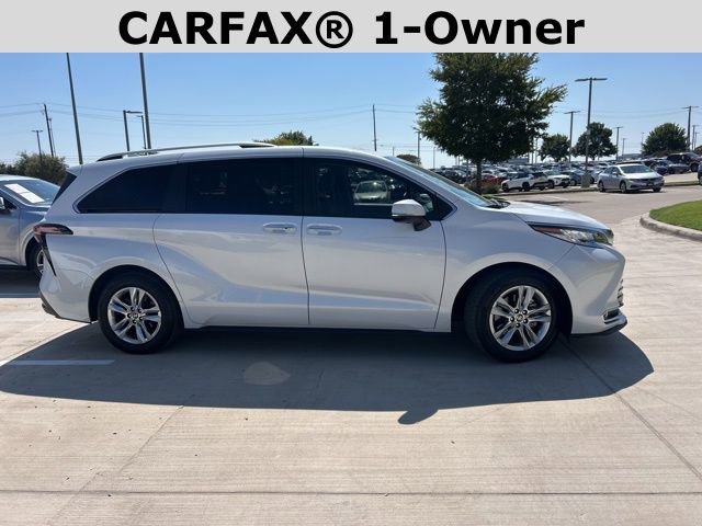 2023 Toyota Sienna Limited photo 2