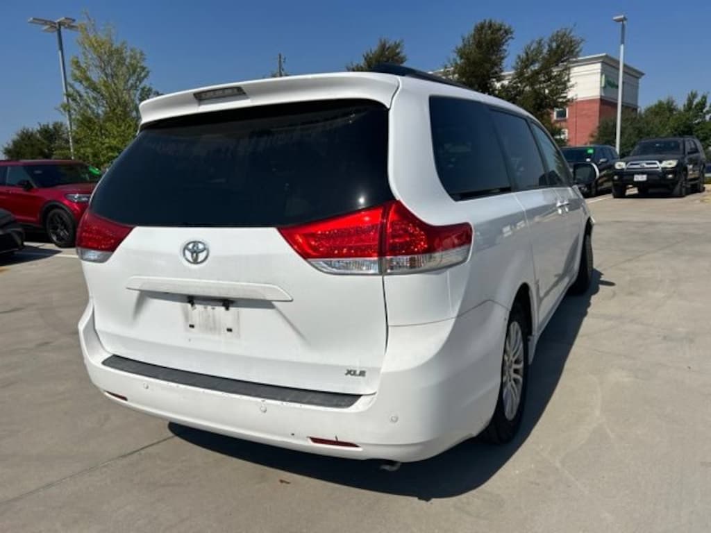 Used 2014 Toyota Sienna XLE Van