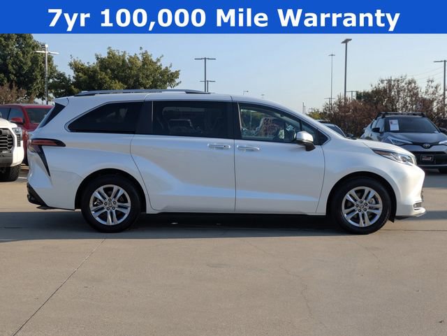 2023 Toyota Sienna Limited photo 4
