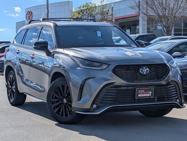 2026 Toyota Highlander XSE photo 2