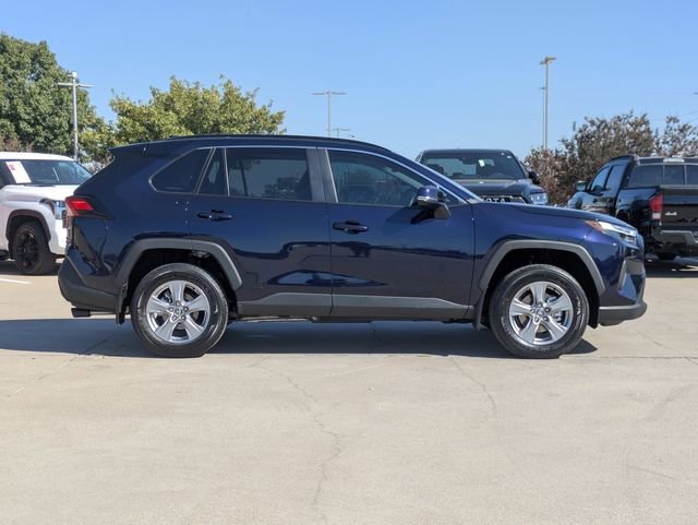 2025 Toyota RAV4 Hybrid XLE photo 4