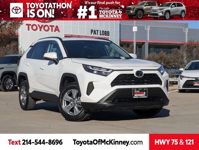 2024 Toyota RAV4 XLE's photo