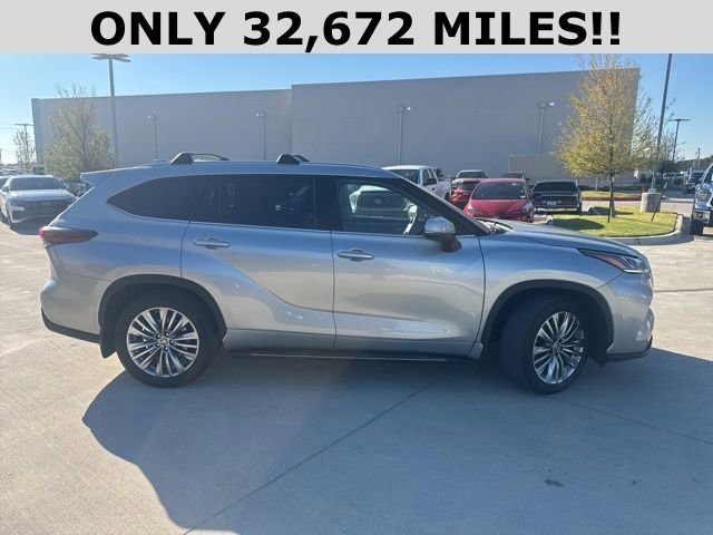 2024 Toyota Highlander Platinum photo 2