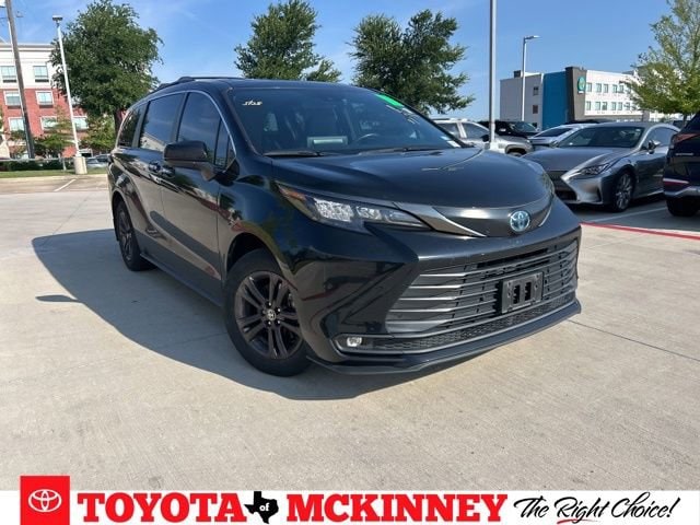 2024 Toyota Sienna Woodland Edition Hybrid AWD's photo