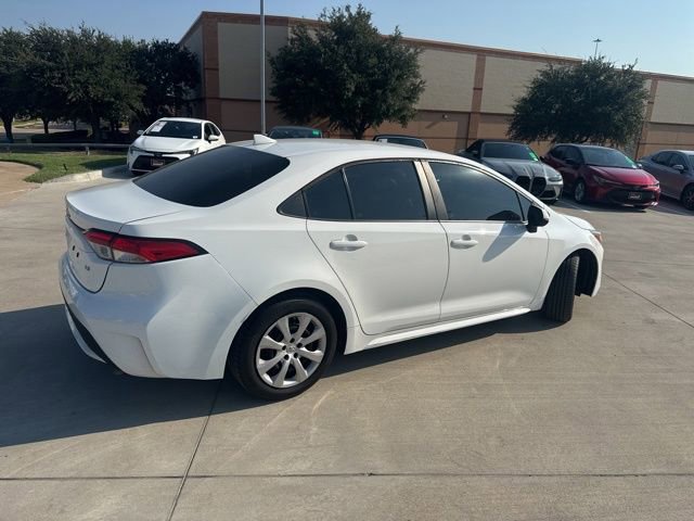 2022 Toyota Corolla LE photo 3
